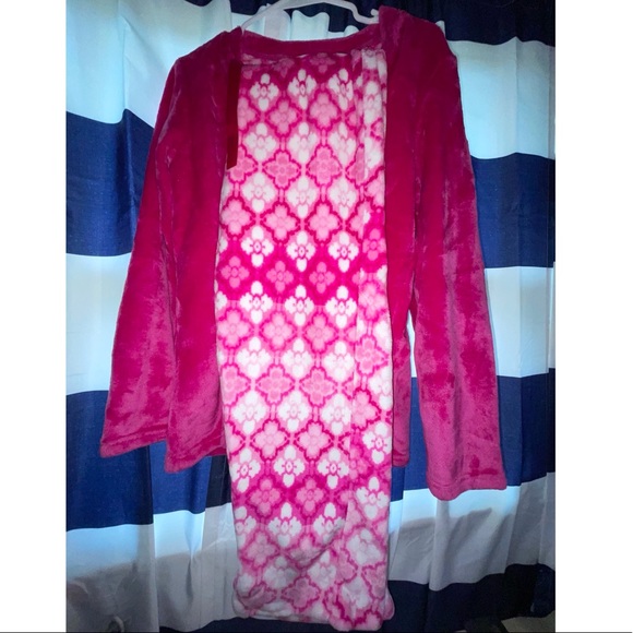 Mayfair fuzzy pajama set size medium - Picture 2 of 3